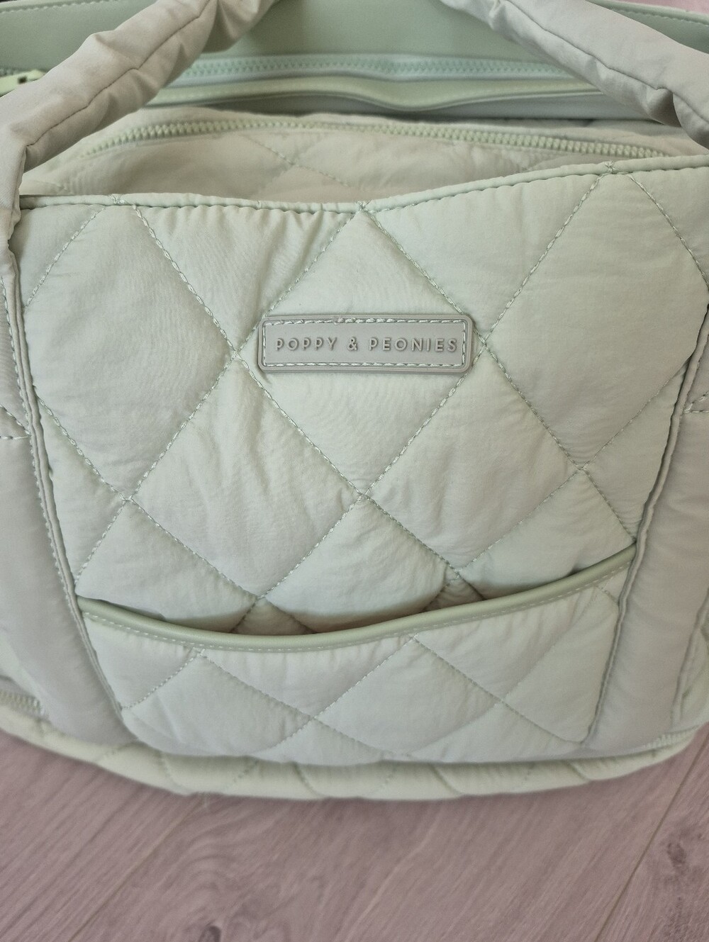 Poppy & Peonies Quilted Voyager bag in Mint Color - Picture 5 of 10
